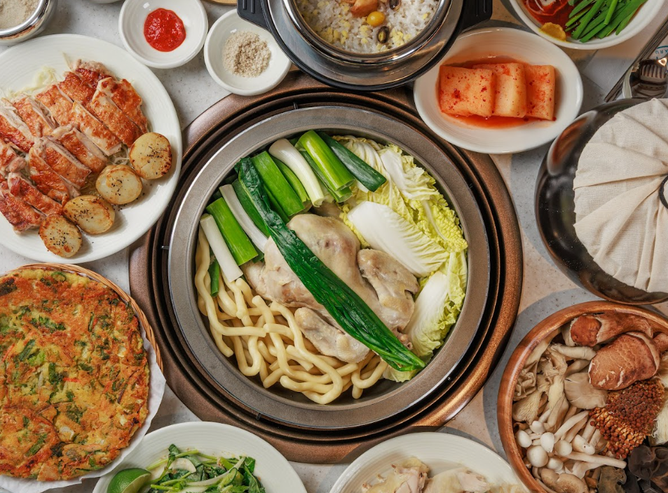 프리미엄 계육과 일곱 가지 버섯, 참나물라임 닭무침과 누룩소금 닭구이